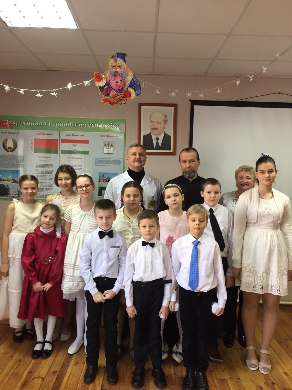 Воспитанники воскресной школы при кафедральном соборе Воскресения Христова г. Борисова посетили Борисовский родильный дом