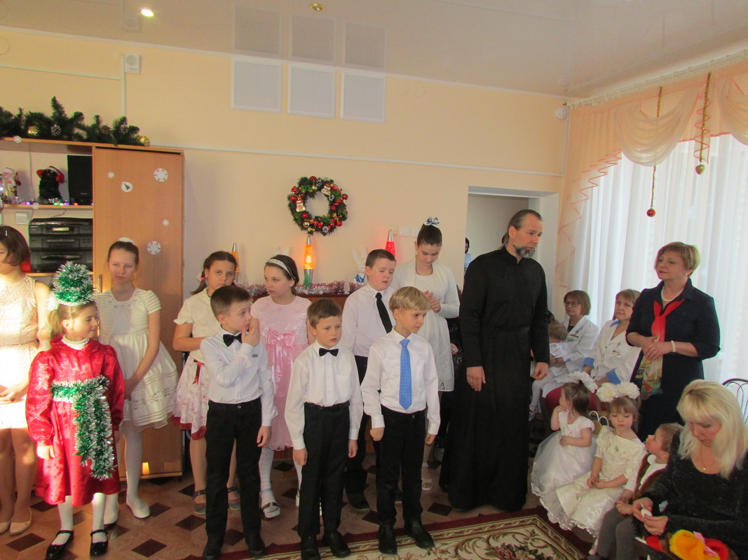 В Борисовском доме ребенка прошел праздничный Рождественский утренник