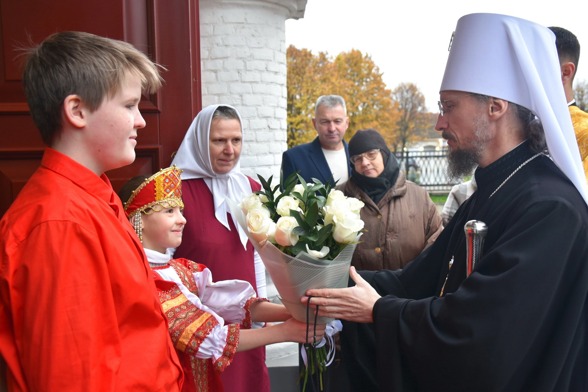 Митрополит совершил Божественную литургию в кафедральном соборе Воскресения Христова г. Борисова