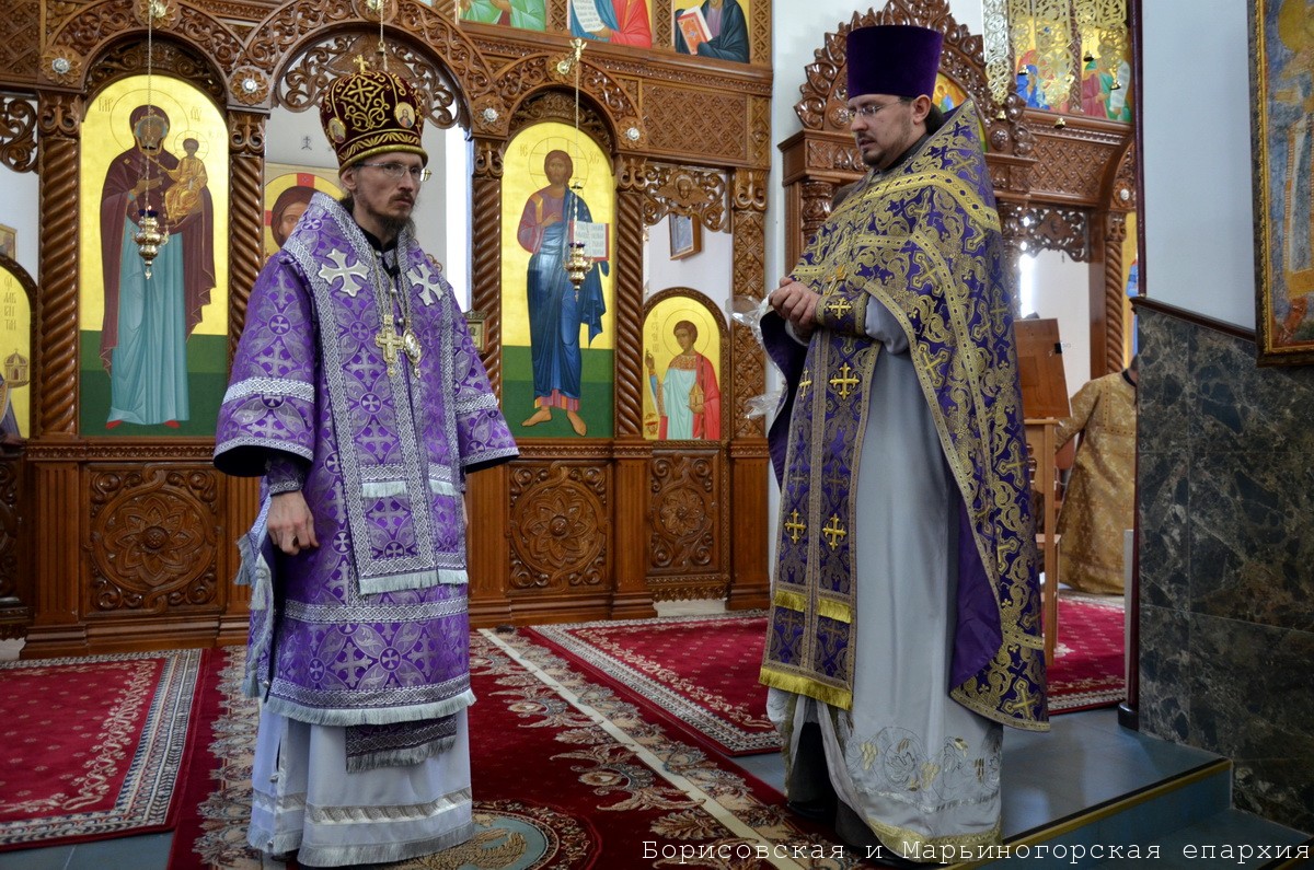 В неделю 4-ю Великого поста епископ Борисовский и Марьиногорский совершил Литургию в Воскресенском кафедральном соборе г. Борисова