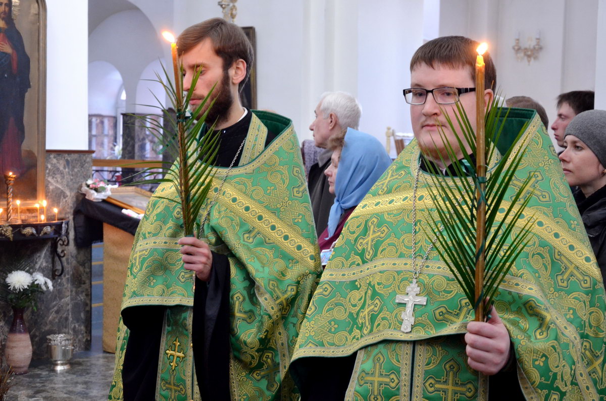 В канун Недели ваий в Воскресенском кафедральном соборе г. Борисова совершили всенощное бдение