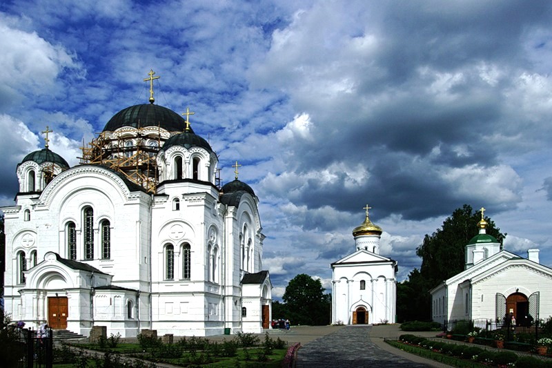 В Полоцкий Спасо-Евфросиниевский монастырь на престольный праздник