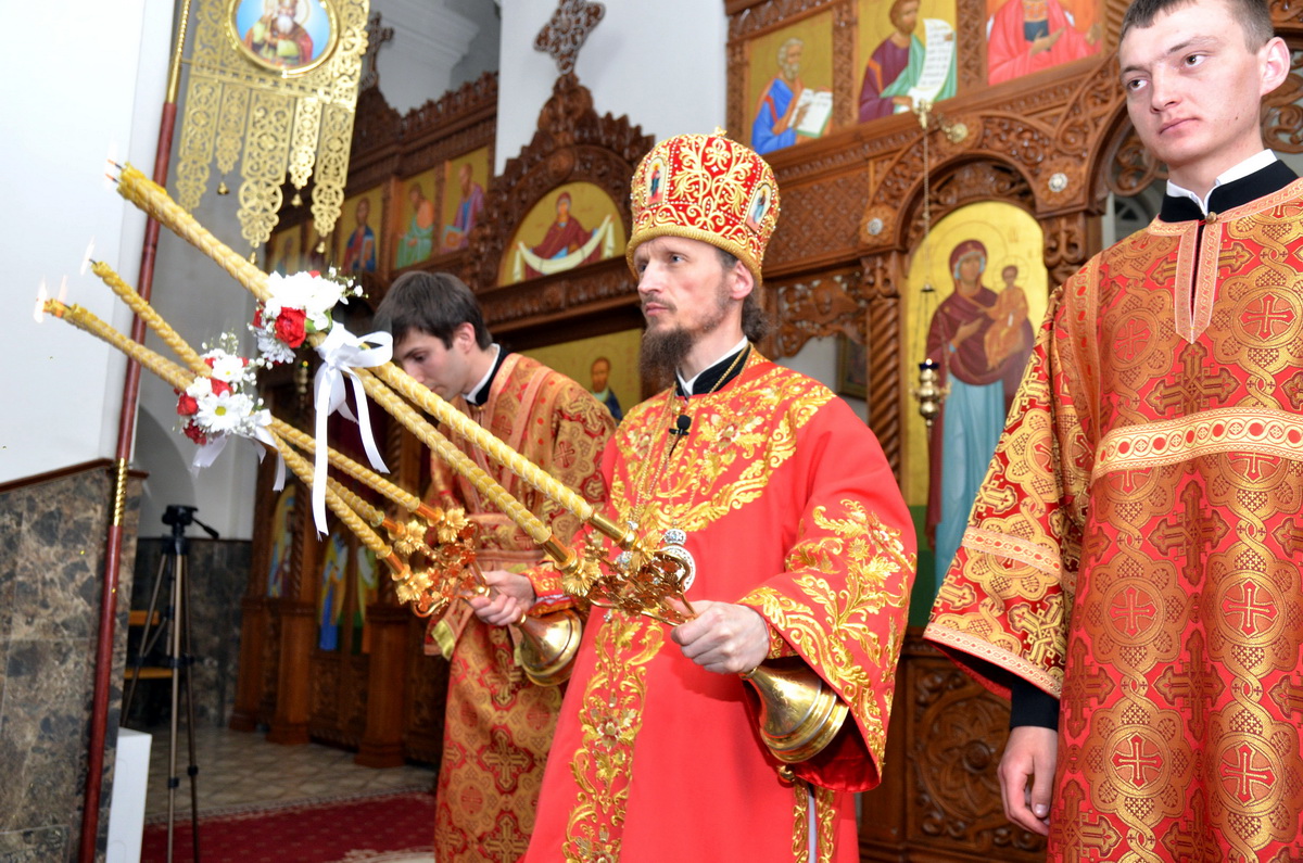 В праздник Светлого Христова Воскресения епископ Борисовский и Марьиногорский Вениамин возглавил торжественное богослужение в Воскресенском кафедральном соборе
