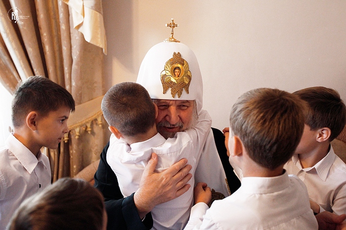 Наши дети в будущем граждане, воины, писатели, художники, предприниматели, руководители. Это хорошо, но ещё лучше стремиться в будущем воспитывать их сынами церкви. (Слово Патриарха Кирилла 01.02.2009 г.)