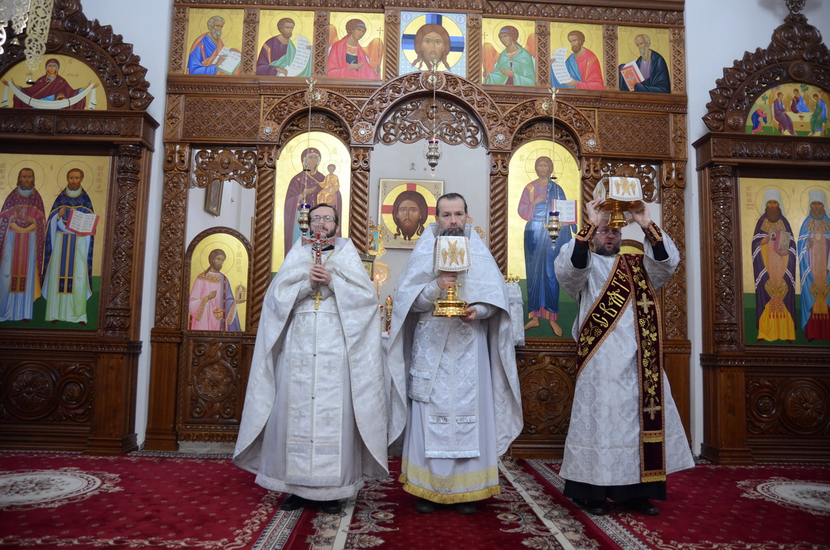 В праздник Крещения Господня Преосвященнейший Вениамин совершил Литургию и чин великого освящения воды в Воскресенском кафедральном соборе города Борисова