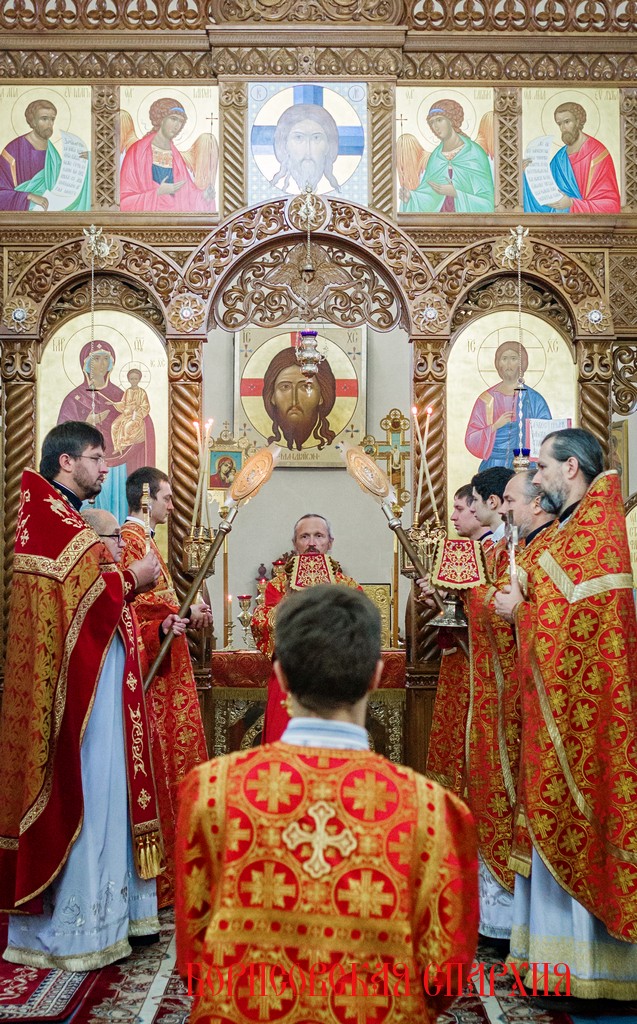 В день памяти Собора новомучеников и исповедников Белорусских епископ Вениамин возглавил Литургию в Воскресенском соборе