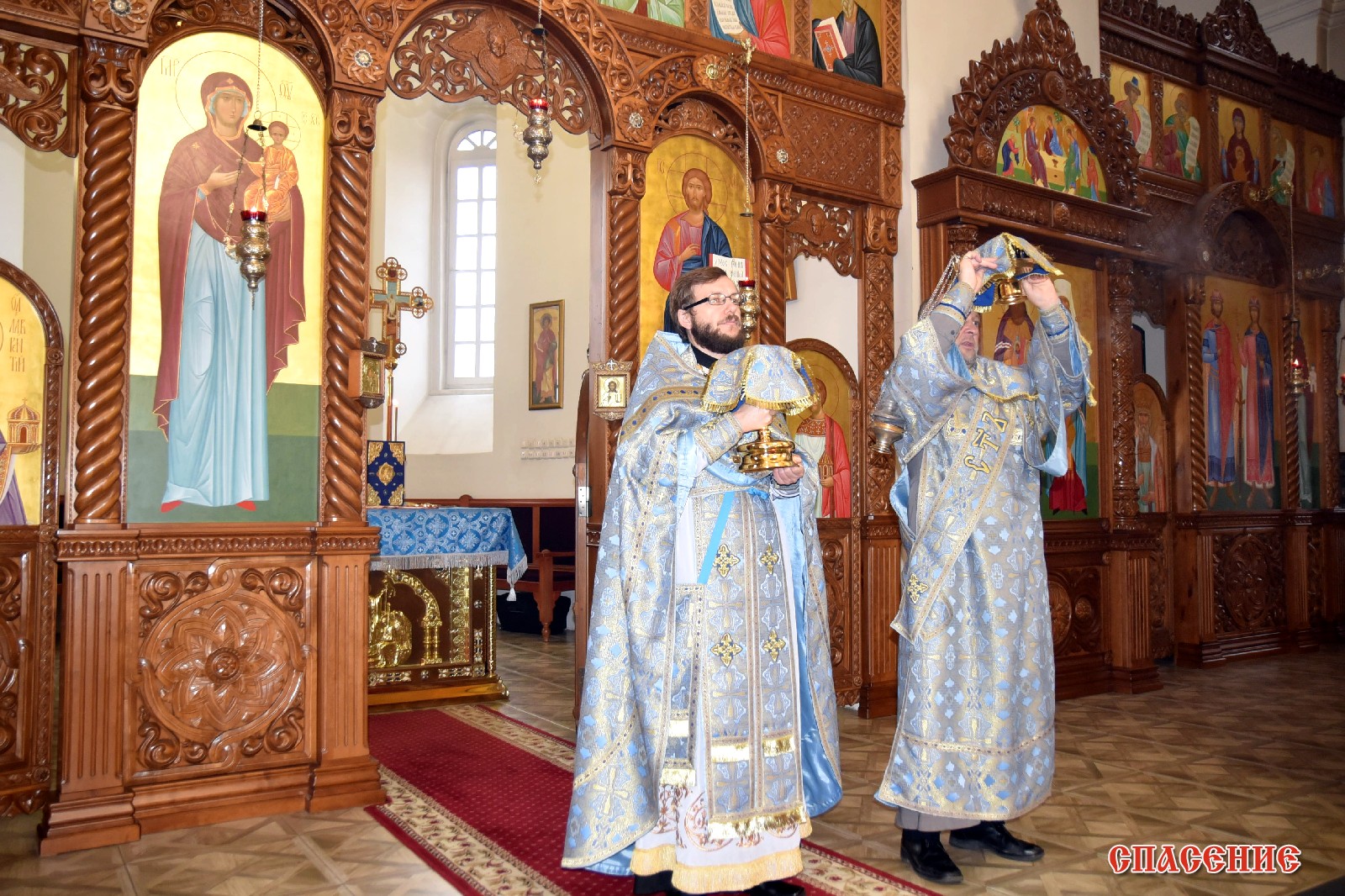 В день празднования Казанской иконы Божией Матери в Борисовском Воскресенском кафедральном соборе была совершена детская Божественная литургия