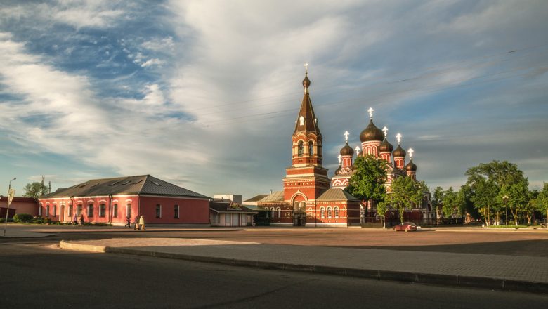В КАНУН ПОЧИТАНИЯ СЩМЧ. ВЕНИАМИНА, МИТР. ПЕТРОГРАДСКОГО МИТРОПОЛИТ ВЕНИАМИН СОВЕРШИТ ВЕЧЕРНЕЕ БОГОСЛУЖЕНИЕ В КАФЕДРАЛЬНОМ СОБОРЕ ВОСКРЕСЕНИЯ ХРИСТОВА Г. БОРИСОВА
