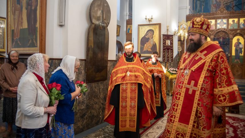 ЕПИСКОП АМВРОСИЙ ПОБЛАГОДАРИЛ СОТРУДНИЦ СОБОРА РОЖКО МАРИЮ АЛЕКСАНДРОВНУ И КАКШИНСКУЮ НАТАЛЬЮ ИВАНОВНУ С ВЫХОДОМ НА ЗАСЛУЖЕННЫЙ ОТДЫХ