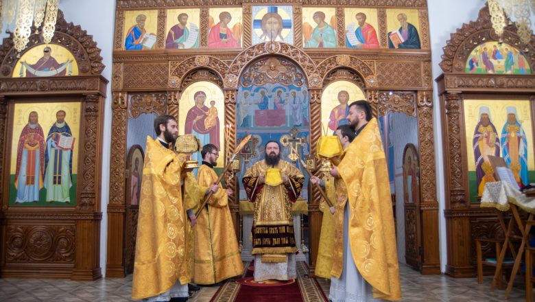 В НЕДЕЛЮ СВЯТЫХ ПРАОТЕЦ ЕПИСКОП АМВРОСИЙ СОВЕРШИЛ БОЖЕСТВЕННУЮ ЛИТУРГИЮ