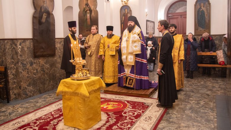 В КАНУН НЕДЕЛИ 29-Й ПО ПЯТИДЕСЯТНИЦЕ АРХИЕРЕЙ СОВЕРШИЛ ВСЕНОЩНОЕ БДЕНИЕ