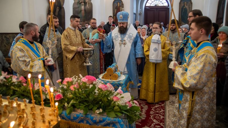 В ПРАЗДНИК СРЕТЕНИЯ ГОСПОДНЯ ЕПИСКОП АМВРОСИЙ СОВЕРШИЛ БОЖЕСТВЕННУЮ ЛИТУРГИЮ
