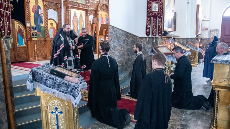 В ПОНЕДЕЛЬНИК ПЕРВОЙ СЕДМИЦЫ ВЕЛИКОГО ПОСТА АРХИЕРЕЙ МОЛИЛСЯ ЗА УСТАВНЫМ БОГОСЛУЖЕНИЕМ В КАФЕДРАЛЬНОМ СОБОРЕ Г. БОРИСОВА