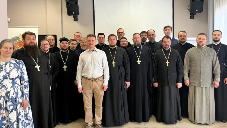 КЛИРИК СОБОРА ПРИНЯЛ УЧАСТИЕ В СЕМИНАРЕ «ОСНОВНЫЕ ПОЛОЖЕНИЯ РАБОТЫ С ПРАВОСЛАВНОЙ МОЛОДЕЖЬЮ»