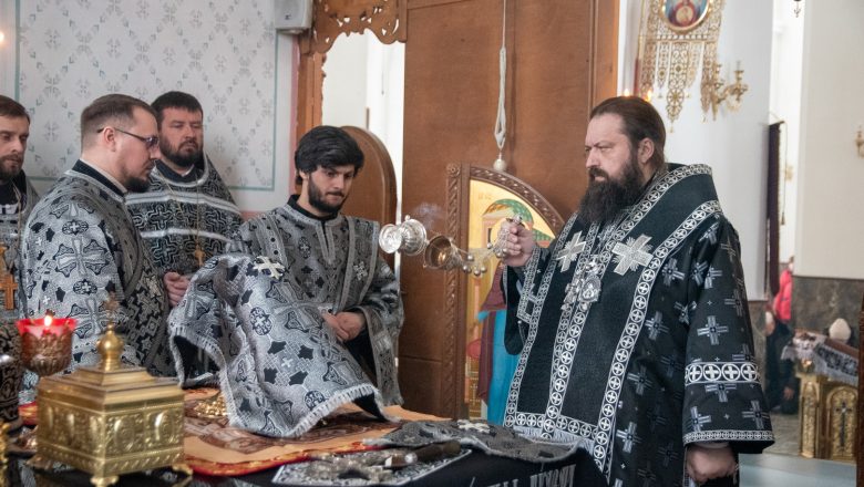 ЕПИСКОП АМВРОСИЙ СОВЕРШИЛ ПЕРВУЮ В ЭТОМ ВЕЛИКОМ ПОСТУ ЛИТУРГИЮ ПРЕЖДЕОСВЯЩЕННЫХ ДАРОВ