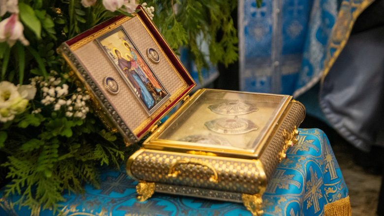 КОВЧЕГ С ЧАСТИЦЕЙ ЧЕСТНОГО ПОЯСА ПРЕСВЯТОЙ БОГОРОДИЦЫ ПРИНЕСЁН В КАФЕДРАЛЬНЫЙ СОБОР