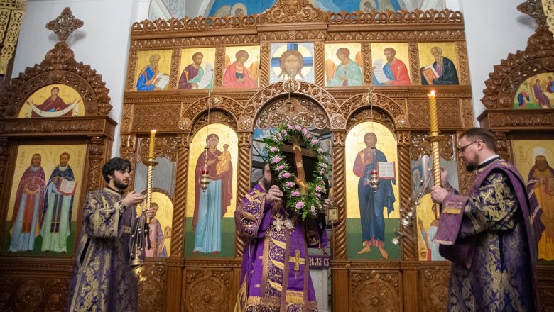 АРХИЕРЕЙ СОВЕРШИЛ ВСЕНОЩНОЕ БДЕНИЕ С ЧИНОМ ИЗНЕСЕНИЯ КРЕСТА ГОСПОДНЯ