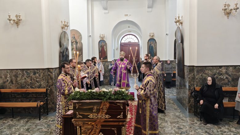 В КАНУН ОБРЕТЕНИЯ ГЛАВЫ ИОАННА ПРЕДТЕЧИ ЕПИСКОП АМВРОСИЙ СОВЕРШИЛ ВЕЧЕРНЕЕ БОГОСЛУЖЕНИЕ