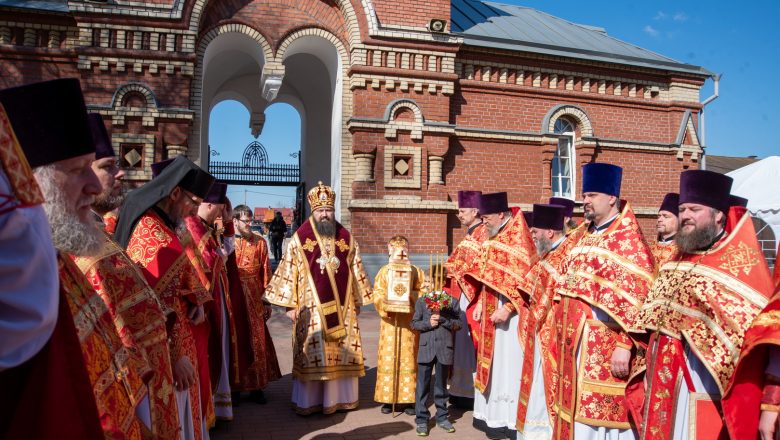 В ЧЕСТЬ ПРАЗДНИКА ВОСКРЕСЕНИЯ ХРИСТОВА И ПОЧИТАНИЯ ИКОНЫ БОЖИЕЙ МАТЕРИ «ОДИГИТРИЯ» В БОРИСОВСКОЙ ЕПАРХИИ СОСТОЯЛОСЬ СОБОРНОЕ БОГОСЛУЖЕНИЕ СВЯЩЕННОСЛУЖИТЕЛЕЙ ЕПАРХИИ
