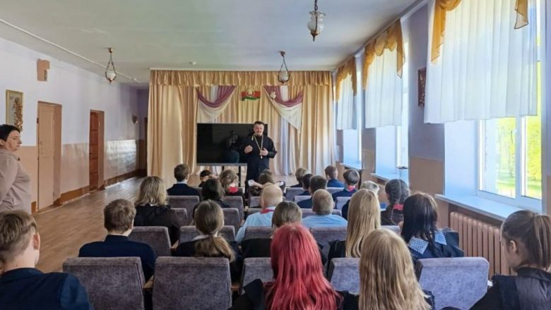 ДУХОВНО-НРАВСТВЕННАЯ БЕСЕДА В СРЕДНЕЙ ШКОЛЕ ПОСЁЛКА ЖИТЬКОВО