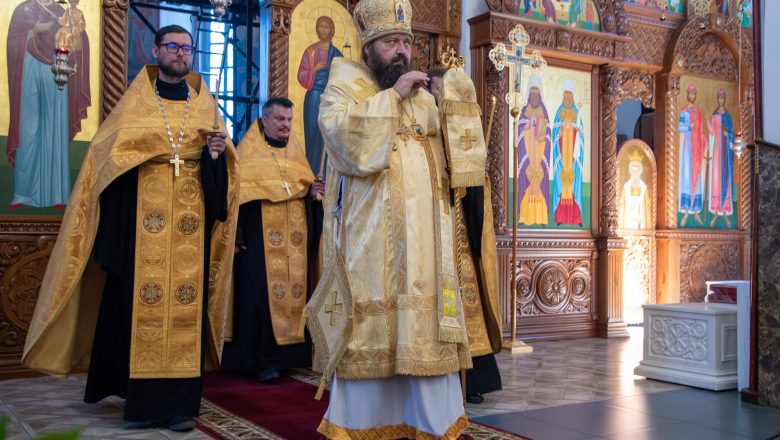 В КАНУН НЕДЕЛИ 7-Й ПО ПЯТИДЕСЯТНИЦЕ АРХИЕРЕЙ СОВЕРШИЛ ВСЕНОЩНОЕ БДЕНИЕ В КАФЕДРАЛЬНОМ СОБОРЕ