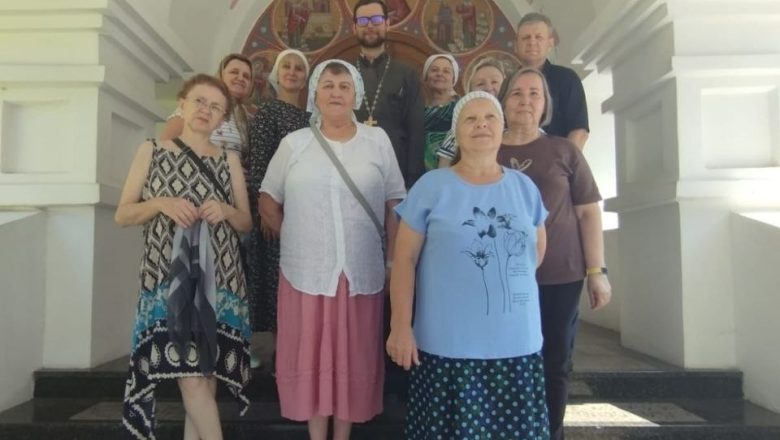 КОГДА ДЕЛА ГОВОРЯТ ГРОМЧЕ СЛОВ: ПОЕЗДКА ГЛУХИХ ПАЛОМНИКОВ В ОБИТЕЛЬ