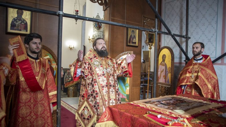 В ПРАЗДНИК УСЕКНОВЕНИЯ ГЛАВЫ ПРОРОКА ИОАННА ПРЕДТЕЧИ ЕПИСКОП АМВРОСИЙ СОВЕРШИЛ ЛИТУРГИЮ В КАФЕДРАЛЬНОМ СОБОРЕ