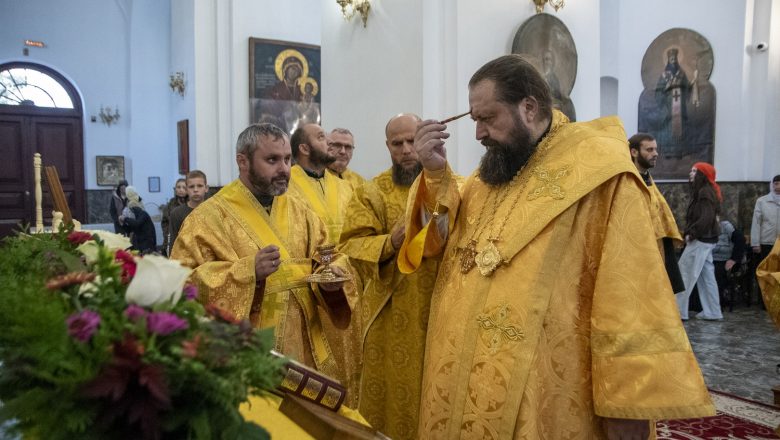 В КАНУН ДНЯ ПАМЯТИ БЛАГОВЕРНЫХ КНЯЗЕЙ ПЕТРА И ФЕВРОНИИ МУРОМСКИХ АРХИЕРЕЙ СОВЕРШИЛ ВСЕНОЩНОЕ БДЕНИЕ