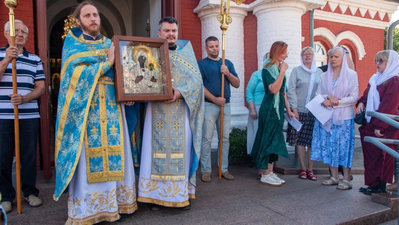 В ДЕНЬ ПОЧИТАНИЯ СМОЛЕНСКОЙ ИКОНЫ БОЖИЕЙ МАТЕРИ «ОДИГИТРИЯ» АРХИЕРЕЙ СОВЕРШИЛ БОЖЕСТВЕННУЮ ЛИТУРГИЮ В КАФЕДРАЛЬНОМ СОБОРЕ