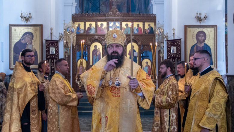 В КАНУН НЕДЕЛИ 11-Й ПО ПЯТИДЕСЯТНИЦЕ ЕПИСКОП АМВРОСИЙ СОВЕРШИЛ ВСЕНОЩНОЕ БДЕНИЕ В КАФЕДРАЛЬНОМ СОБОРЕ