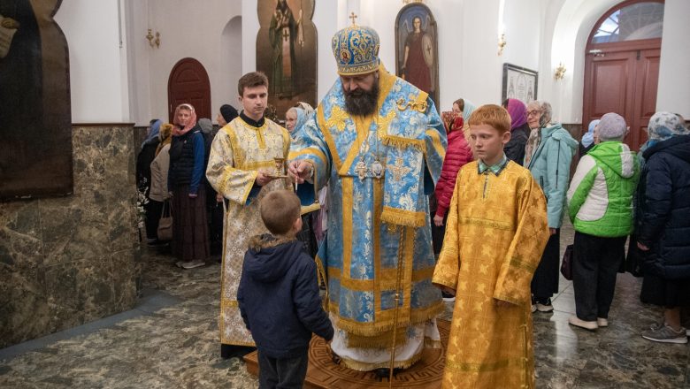 В КАНУН ПРАЗДНИКА ПОКРОВА ПРЕСВЯТОЙ БОГОРОДИЦЫ ЕПИСКОП АМВРОСИЙ СОВЕРШИЛ ВСЕНОЩНОЕ БДЕНИЕ