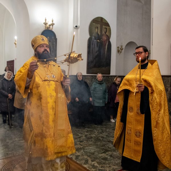 В КАНУН НЕДЕЛИ 20-Й ПО ПЯТИДЕСЯТНИЦЕ ЕПИСКОП АМВРОСИЙ СОВЕРШИЛ ВСЕНОЩНОЕ БДЕНИЕ