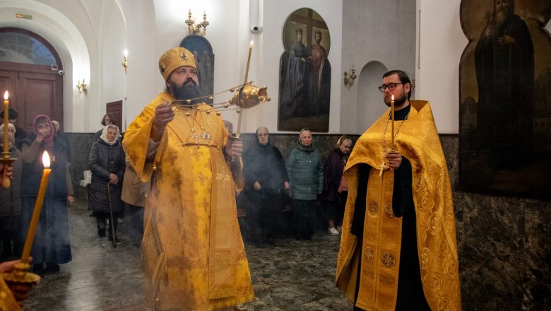 В КАНУН НЕДЕЛИ 20-Й ПО ПЯТИДЕСЯТНИЦЕ ЕПИСКОП АМВРОСИЙ СОВЕРШИЛ ВСЕНОЩНОЕ БДЕНИЕ