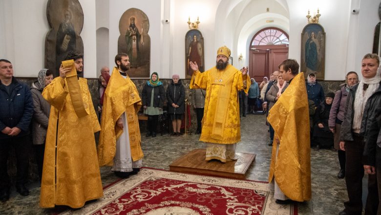 В НЕДЕЛЮ 20-Ю ПО ПЯТИДЕСЯТНИЦЕ ЕПИСКОП АМВРОСИЙ СОВЕРШИЛ ЛИТУРГИЮ