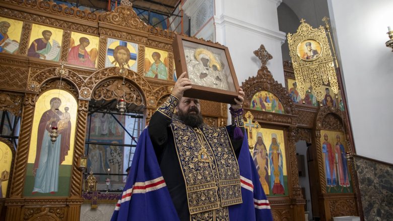 В ДЕНЬ ПРАЗДНИКА ВОЗДВИЖЕНИЯ КРЕСТА ГОСПОДНЯ АРХИЕРЕЙ СОВЕРШИЛ ВЕЧЕРНЕЕ БОГОСЛУЖЕНИЕ С ЧТЕНИЕМ АКАФИСТА ПРЕСВЯТОЙ БОГОРОДИЦЕ